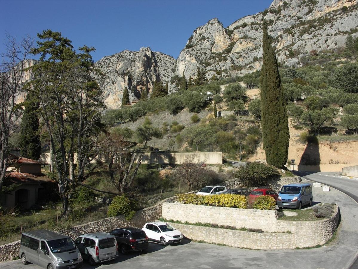 Hotel La Bonne Auberge Moustiers-Sainte-Marie Bagian luar foto